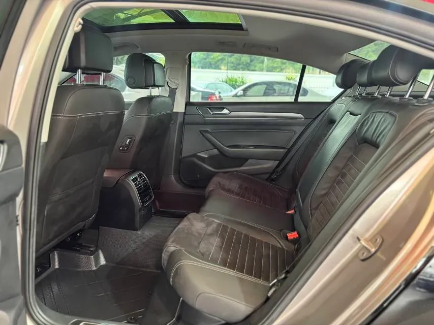 2020 Volkswagen Magotan 2.0T 186HP L4 7DCT,autocango,china used car exporter,china ev exporter,chinese used car exporter,chinese used ev exporter