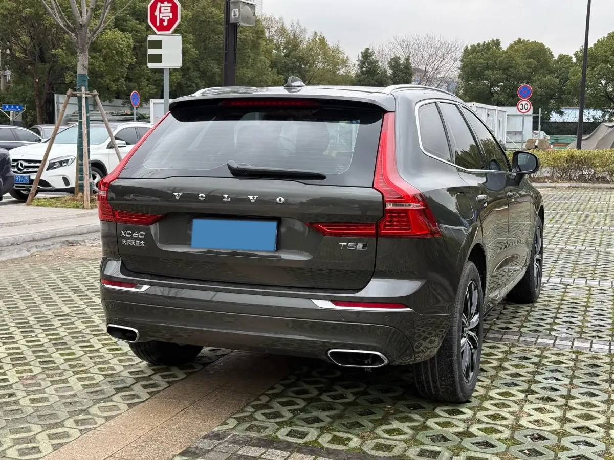 2020 Volvo XC60 2.0T 254HP L4 8AT,autocango,china used car exporter,china ev exporter,chinese used car exporter,chinese used ev exporter
