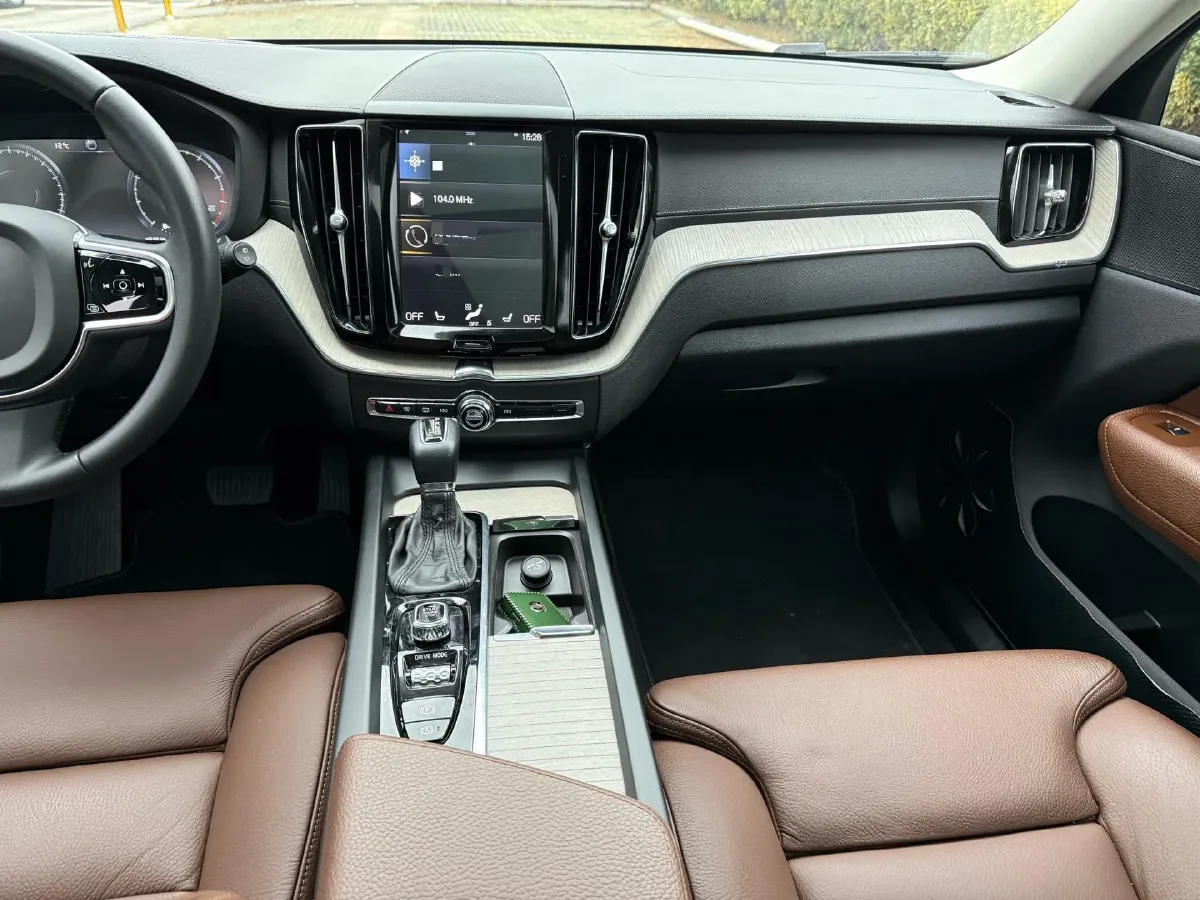 2020 Volvo XC60 2.0T 254HP L4 8AT,autocango,china used car exporter,china ev exporter,chinese used car exporter,chinese used ev exporter