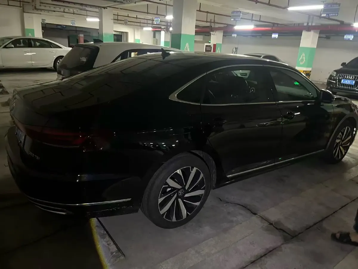 2025 Volkswagen Passat 2.0T 220HP L4 7DCT,autocango,china used car exporter,china ev exporter,chinese used car exporter,chinese used ev exporter