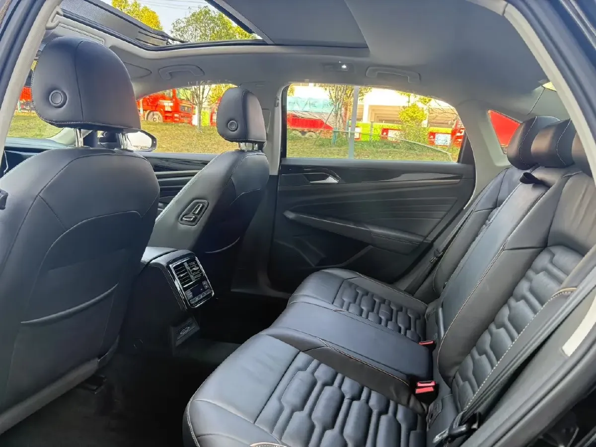 2020 Volkswagen Passat 2.0T 186HP L4 7DCT,autocango,china used car exporter,china ev exporter,chinese used car exporter,chinese used ev exporter