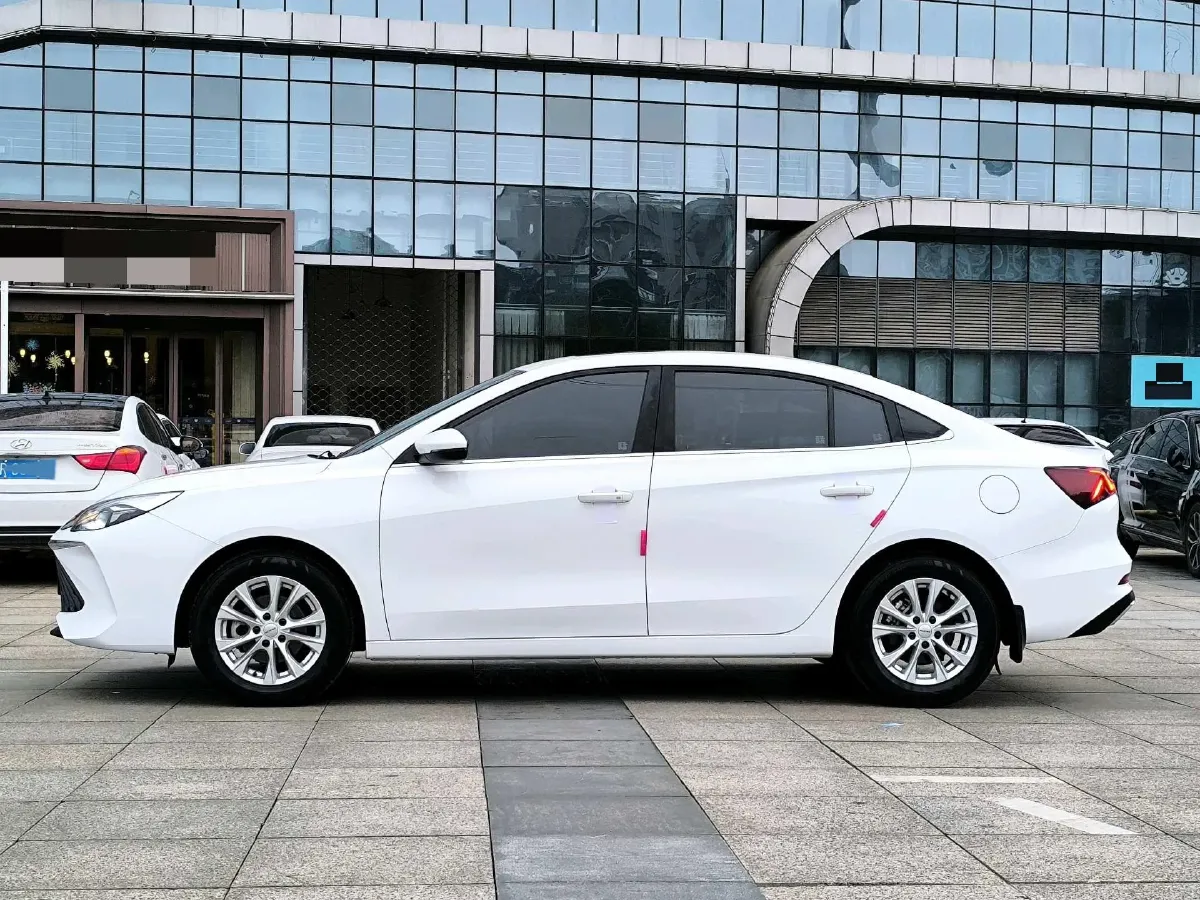 2023 Roewe i5 1.5L 129HP L4 CVT,autocango,china used car exporter,china ev exporter,chinese used car exporter,chinese used ev exporter