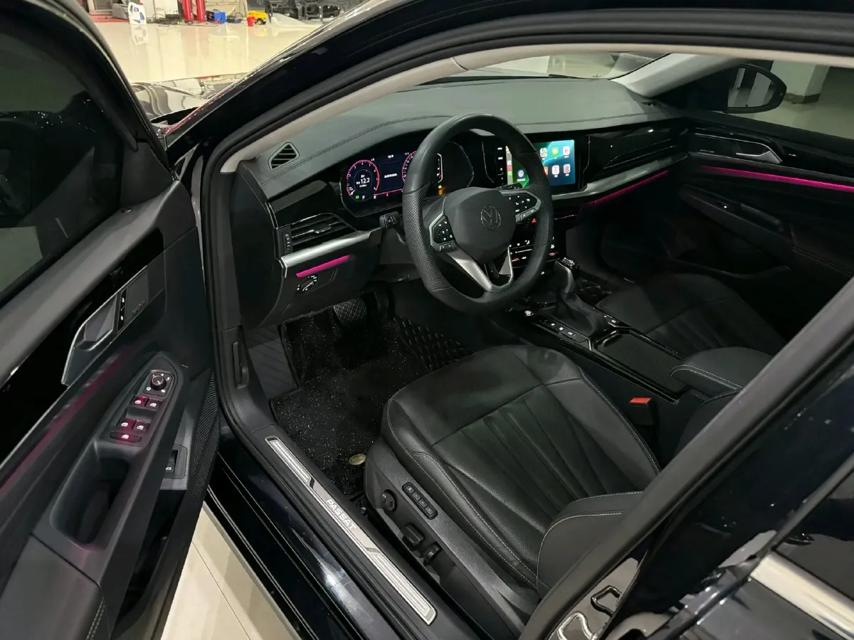 2025 Volkswagen Passat 2.0T 220HP L4 7DCT,autocango,china used car exporter,china ev exporter,chinese used car exporter,chinese used ev exporter