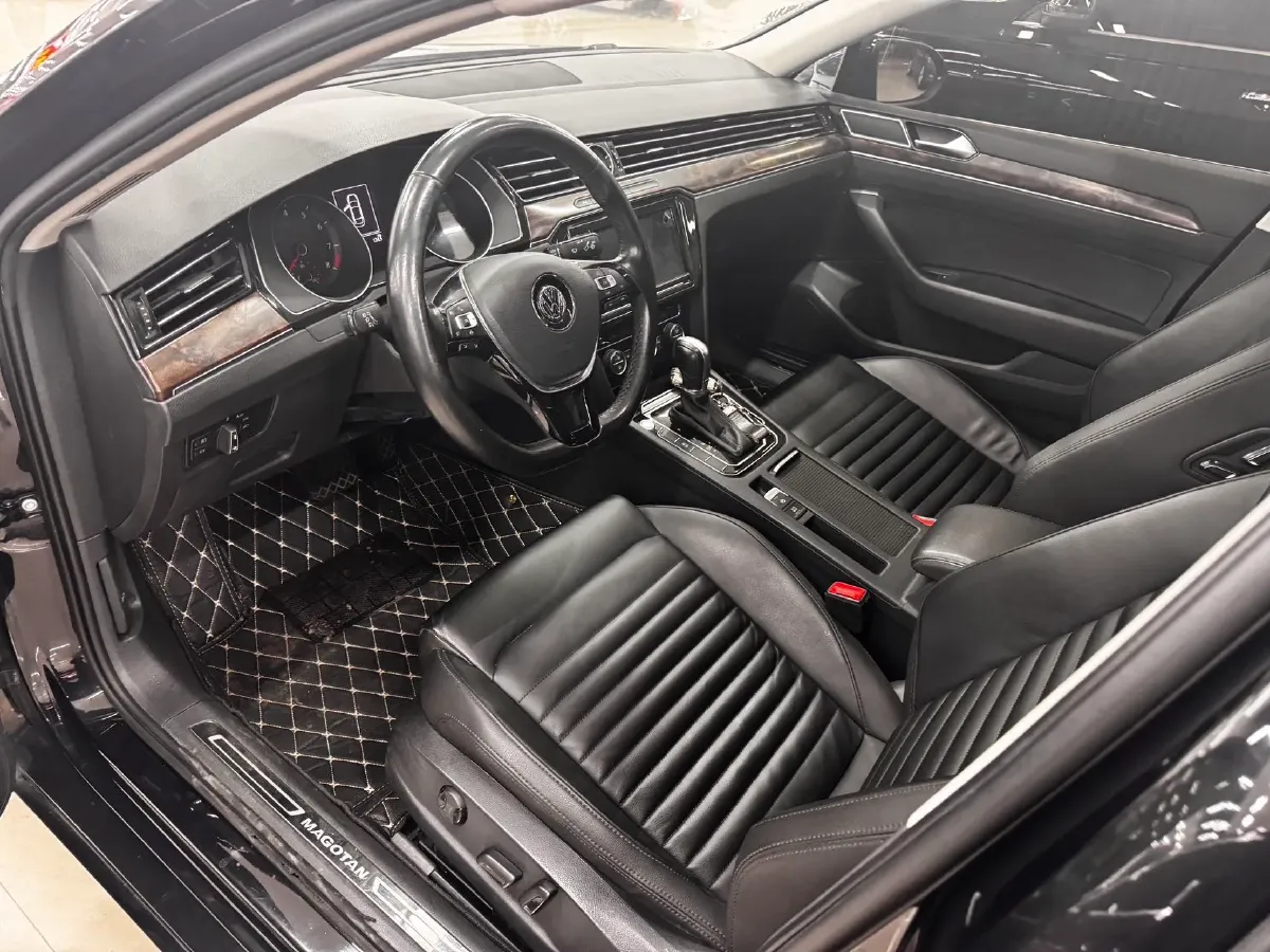 2019 Volkswagen Magotan 2.0T 186HP L4 7DCT,autocango,china used car exporter,china ev exporter,chinese used car exporter,chinese used ev exporter