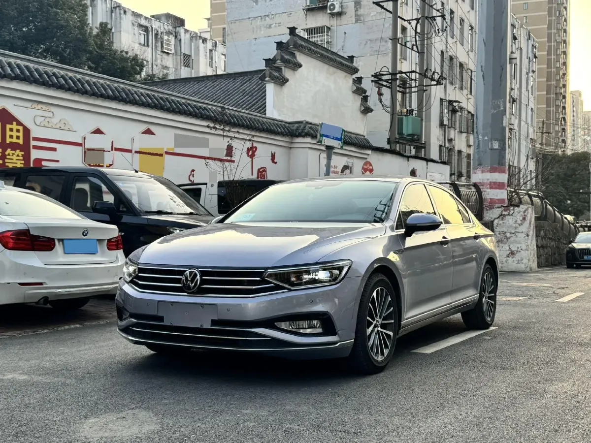 2020 Volkswagen Magotan 2.0T 186HP L4 7DCT,autocango,china used car exporter,china ev exporter,chinese used car exporter,chinese used ev exporter