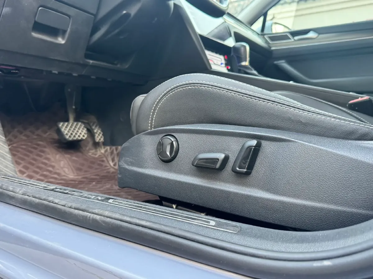 2020 Volkswagen Magotan 2.0T 186HP L4 7DCT,autocango,china used car exporter,china ev exporter,chinese used car exporter,chinese used ev exporter