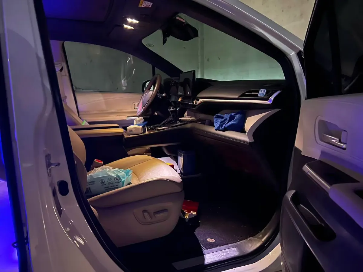 2024 Toyota Granvia 2.5L 189HP L4 E-CVT Hybrid,autocango,china used car exporter,china ev exporter,chinese used car exporter,chinese used ev exporter