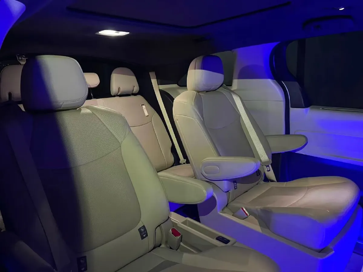 2024 Toyota Granvia 2.5L 189HP L4 E-CVT Hybrid,autocango,china used car exporter,china ev exporter,chinese used car exporter,chinese used ev exporter