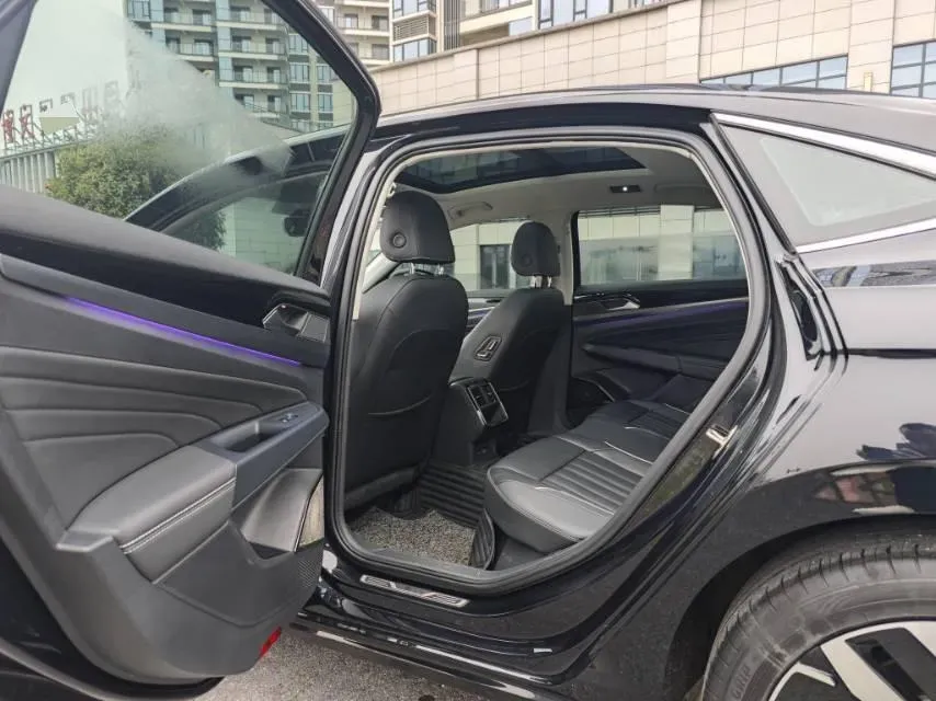 2022 Xpeng P7 BEV 60.2KWH,autocango,china used car exporter,china ev exporter,chinese used car exporter,chinese used ev exporter