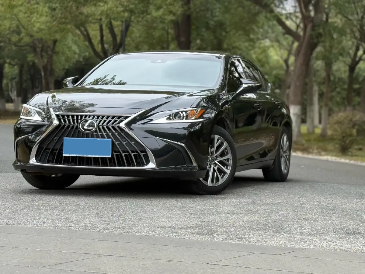 2023 Lexus ES 2.0L 173HP L4 CVT,autocango,china used car exporter,china ev exporter,chinese used car exporter,chinese used ev exporter