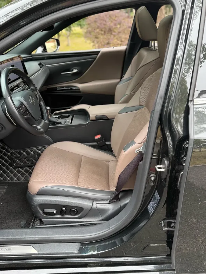 2023 Lexus ES 2.0L 173HP L4 CVT,autocango,china used car exporter,china ev exporter,chinese used car exporter,chinese used ev exporter