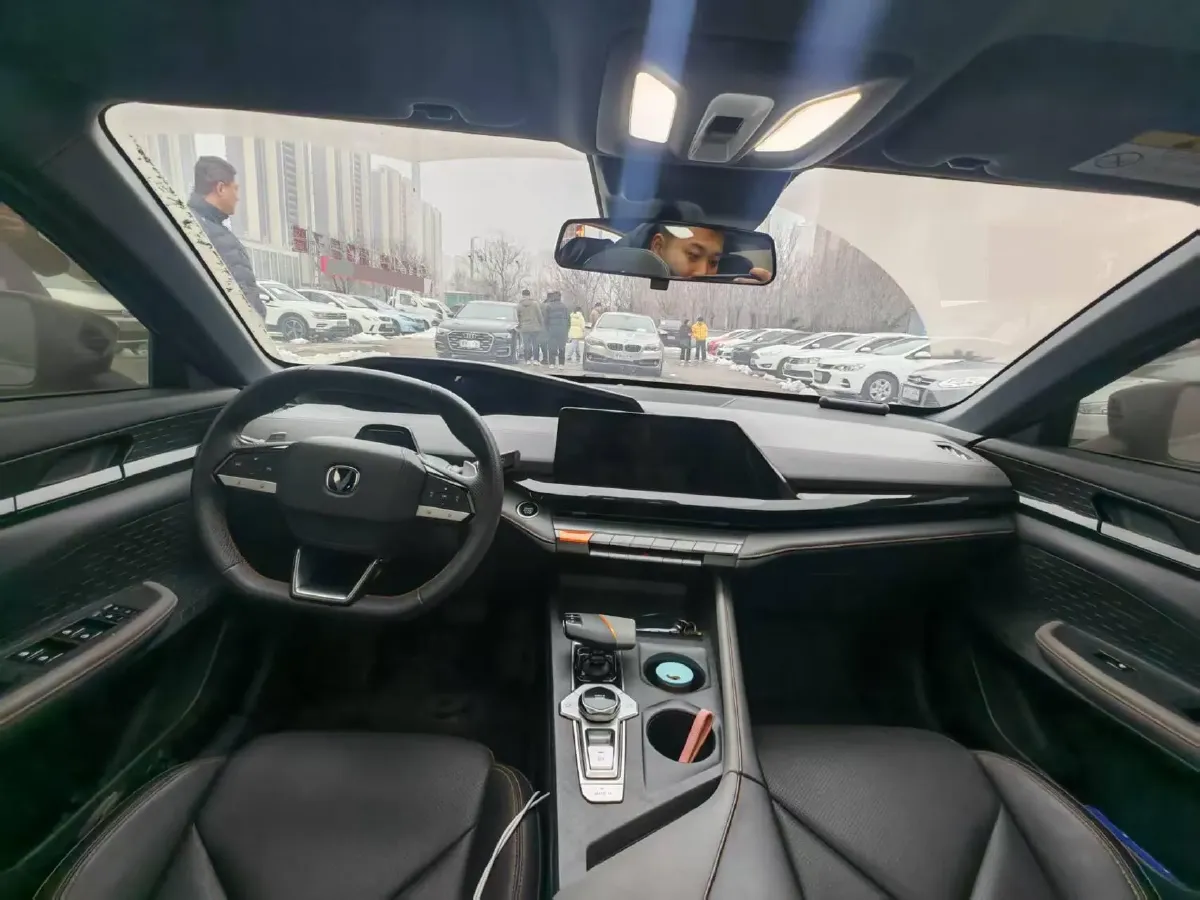 2022 ChangAn UNI-V 1.5T 188HP L4 7DCT,autocango,china used car exporter,china ev exporter,chinese used car exporter,chinese used ev exporter