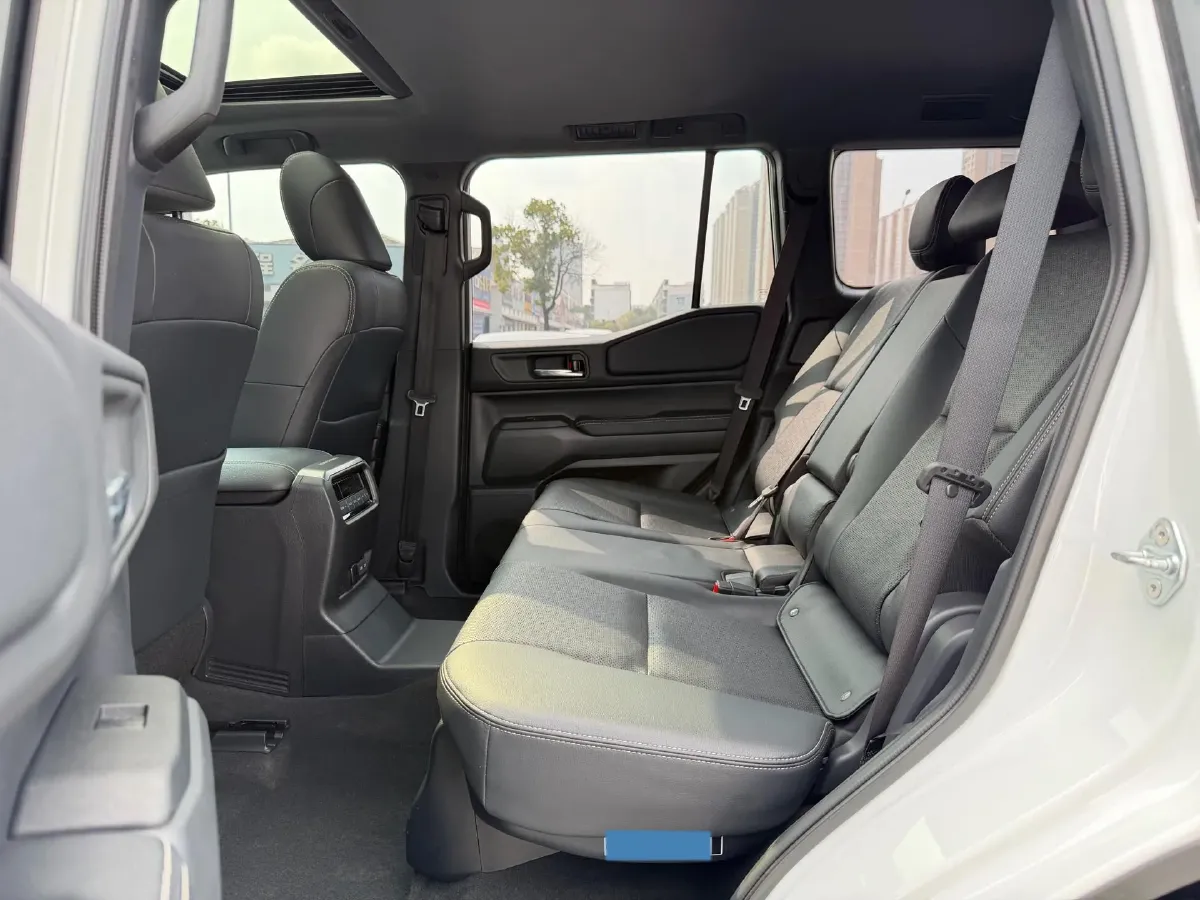 2024 Toyota Land Cruiser Prado 2.4T 282HP L4 8AT Hybrid,autocango,china used car exporter,china ev exporter,chinese used car exporter,chinese used ev exporter