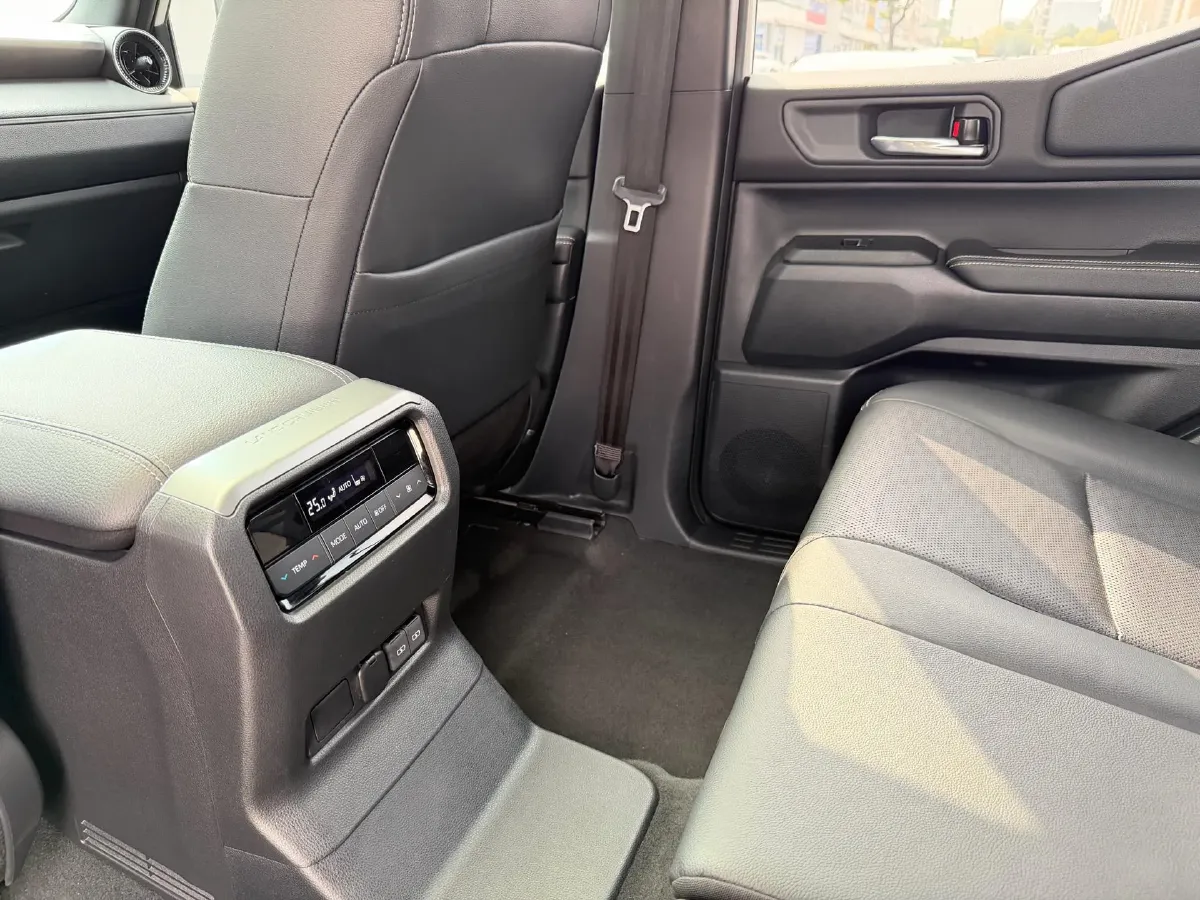 2024 Toyota Land Cruiser Prado 2.4T 282HP L4 8AT Hybrid,autocango,china used car exporter,china ev exporter,chinese used car exporter,chinese used ev exporter