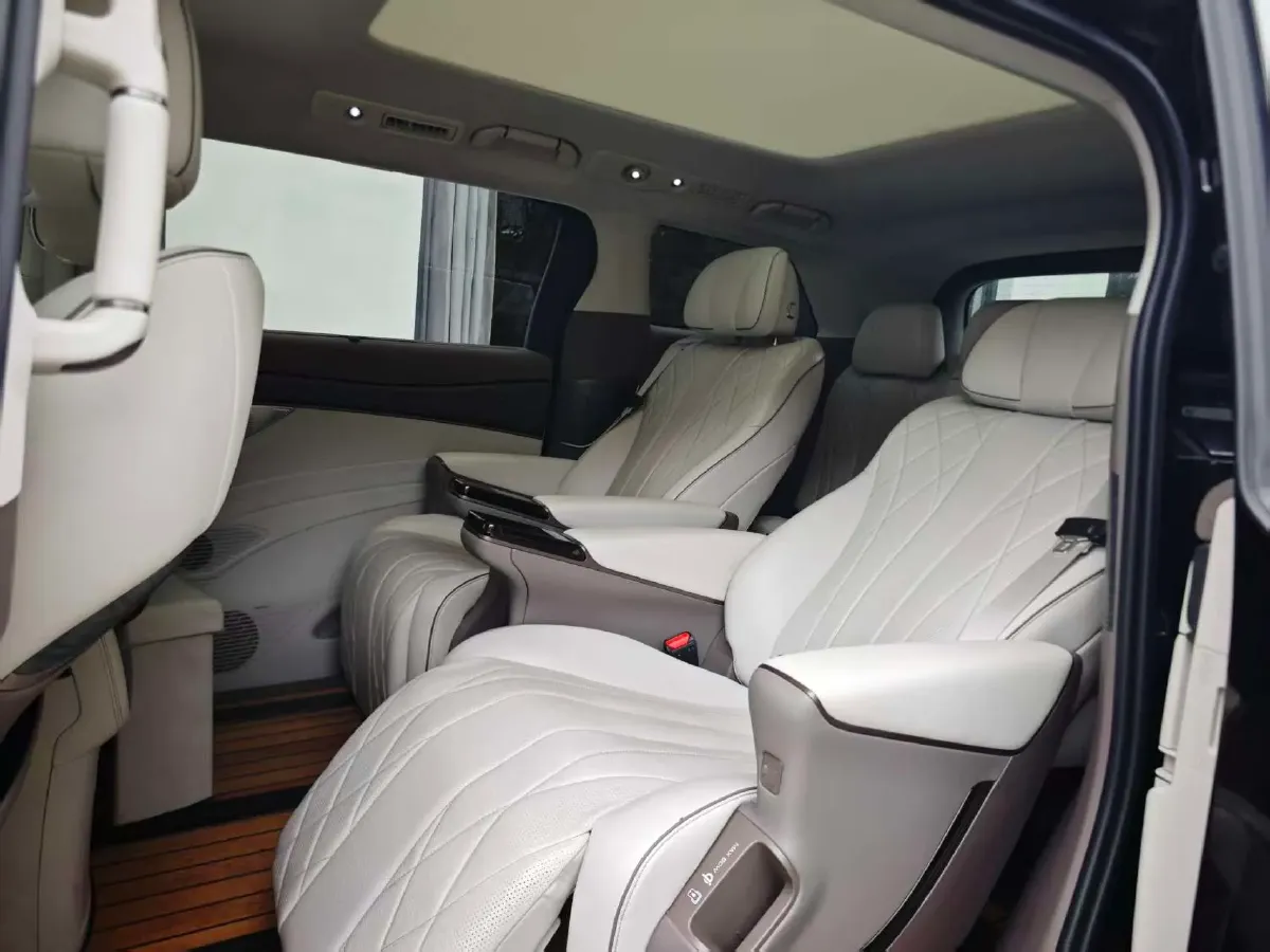 2022 HongQi HS7 3.0T 337HP V6 8AT,autocango,china used car exporter,china ev exporter,chinese used car exporter,chinese used ev exporter