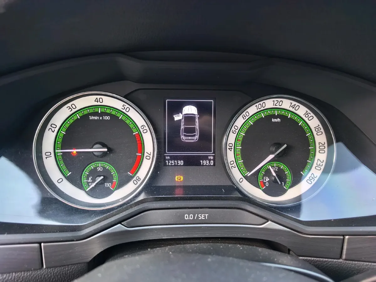 2018 Skoda Superb 1.8T 180HP L4 7DCT,autocango,china used car exporter,china ev exporter,chinese used car exporter,chinese used ev exporter