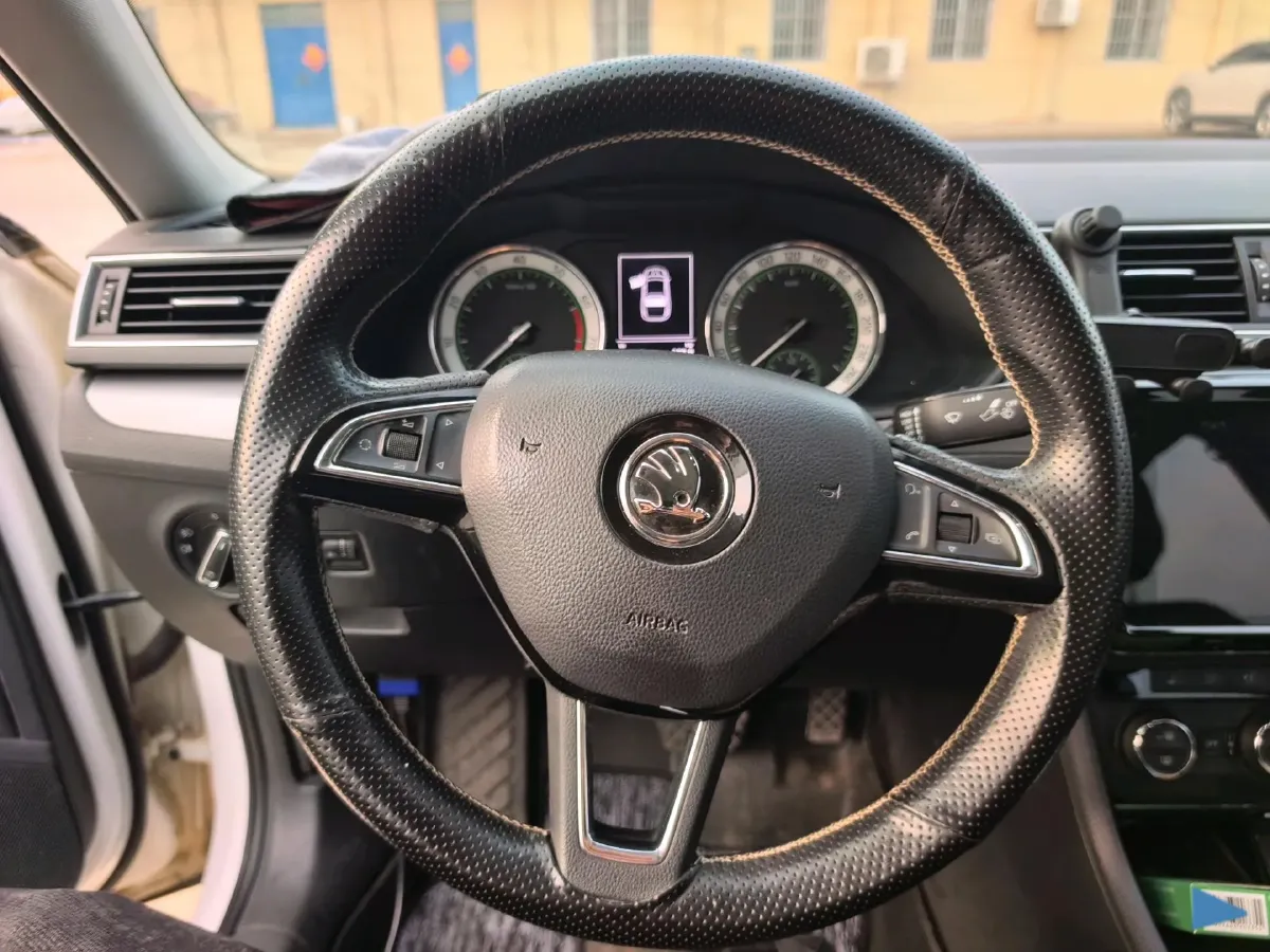 2018 Skoda Superb 1.8T 180HP L4 7DCT,autocango,china used car exporter,china ev exporter,chinese used car exporter,chinese used ev exporter