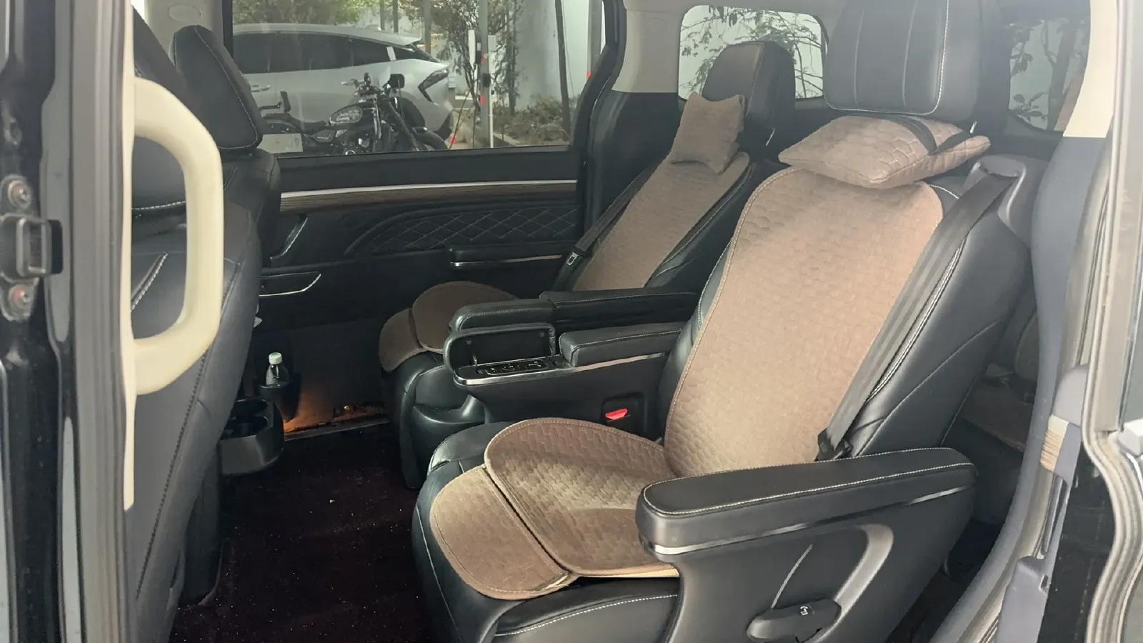 2021 GAC Trumpchi M8 2.0T 252HP L4 8AT,autocango,china used car exporter,china ev exporter,chinese used car exporter,chinese used ev exporter