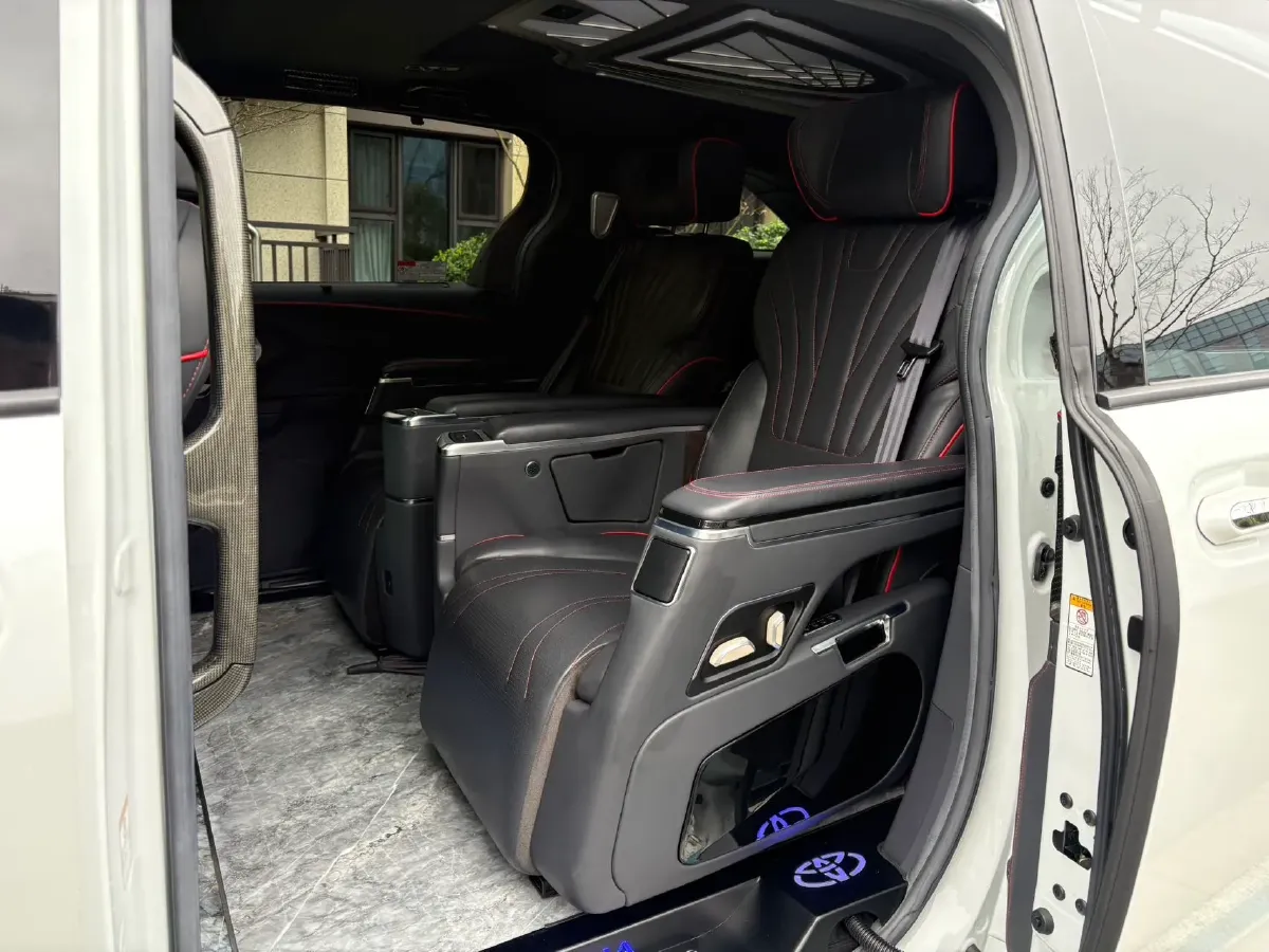 2023 Toyota Sienna 2.5L 189HP L4 E-CVT Hybrid,autocango,china used car exporter,china ev exporter,chinese used car exporter,chinese used ev exporter