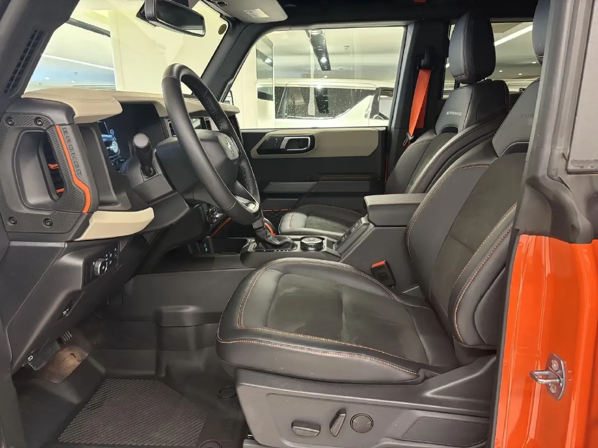 2025 Ford Bronco 2.3T 275HP L4 10AT,autocango,china used car exporter,china ev exporter,chinese used car exporter,chinese used ev exporter