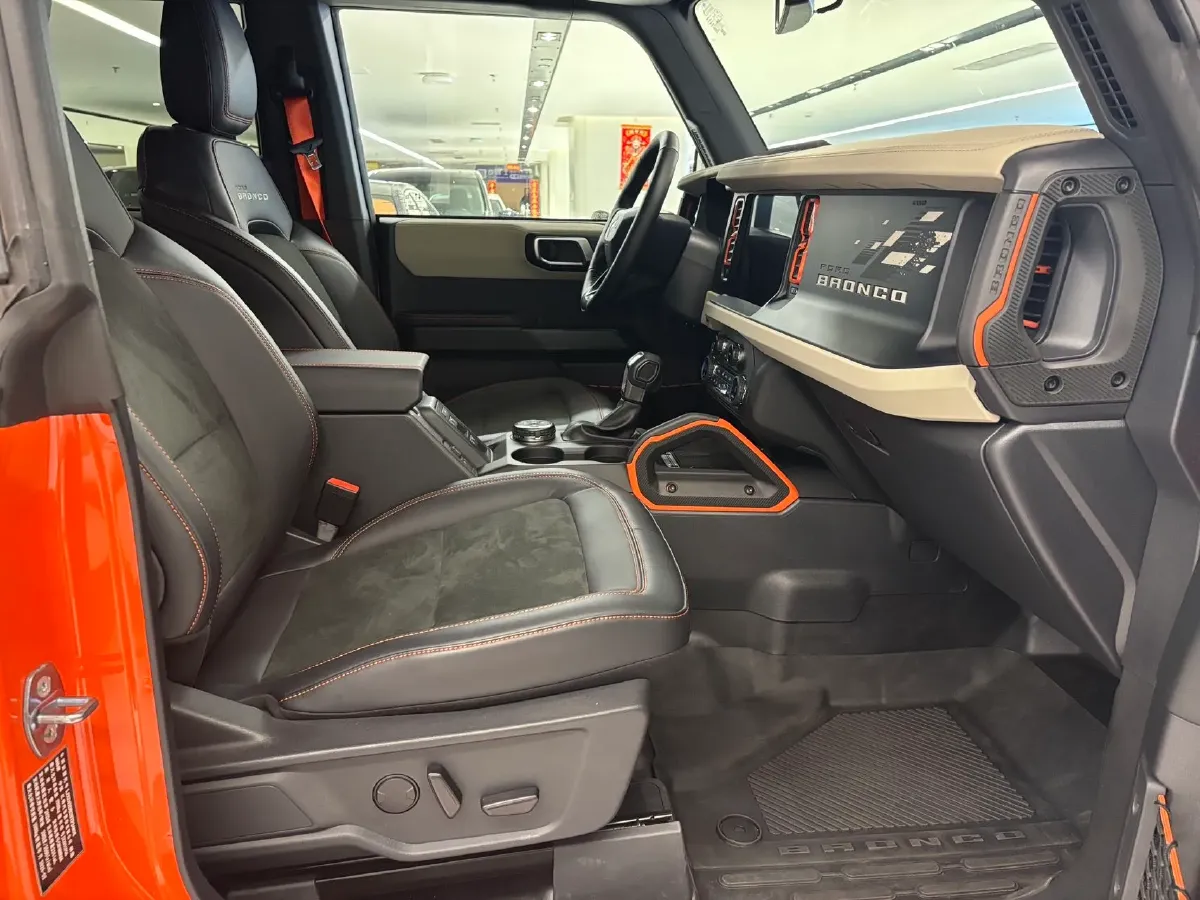 2025 Ford Bronco 2.3T 275HP L4 10AT,autocango,china used car exporter,china ev exporter,chinese used car exporter,chinese used ev exporter