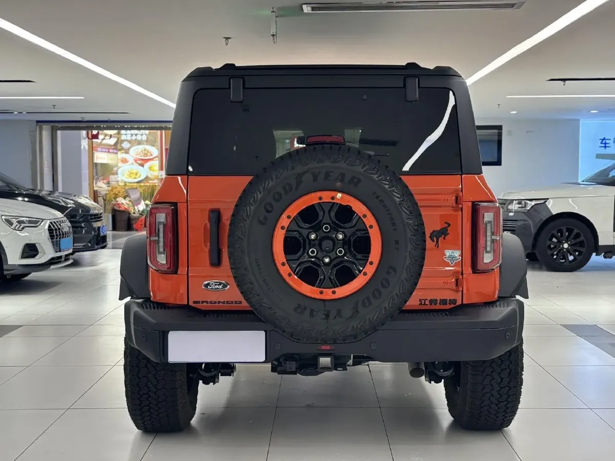 2025 Ford Bronco 2.3T 275HP L4 10AT,autocango,china used car exporter,china ev exporter,chinese used car exporter,chinese used ev exporter