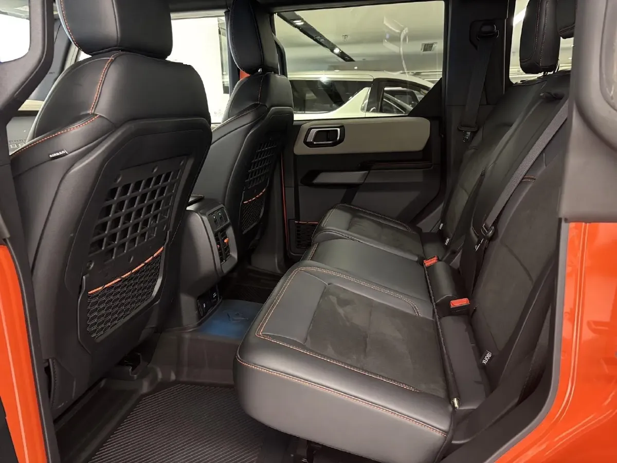 2025 Ford Bronco 2.3T 275HP L4 10AT,autocango,china used car exporter,china ev exporter,chinese used car exporter,chinese used ev exporter