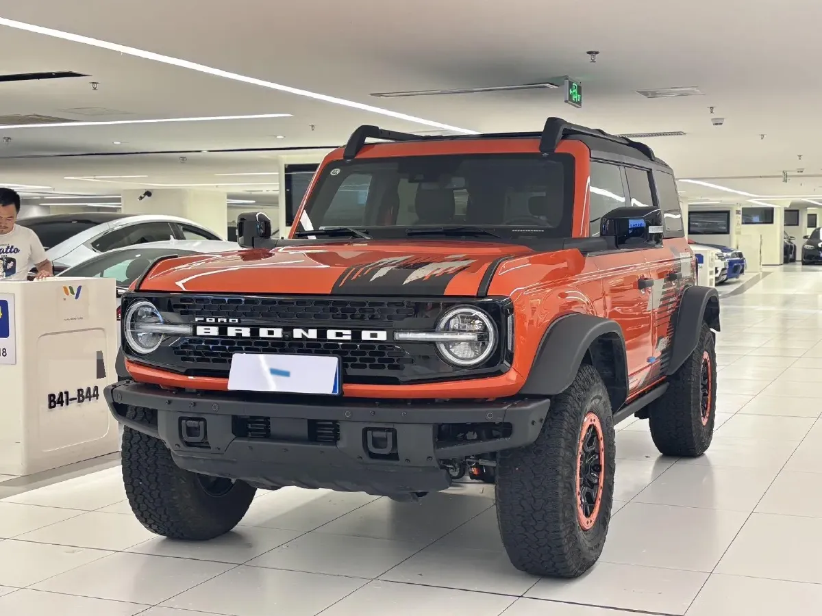 2025 Ford Bronco 2.3T 275HP L4 10AT,autocango,china used car exporter,china ev exporter,chinese used car exporter,chinese used ev exporter