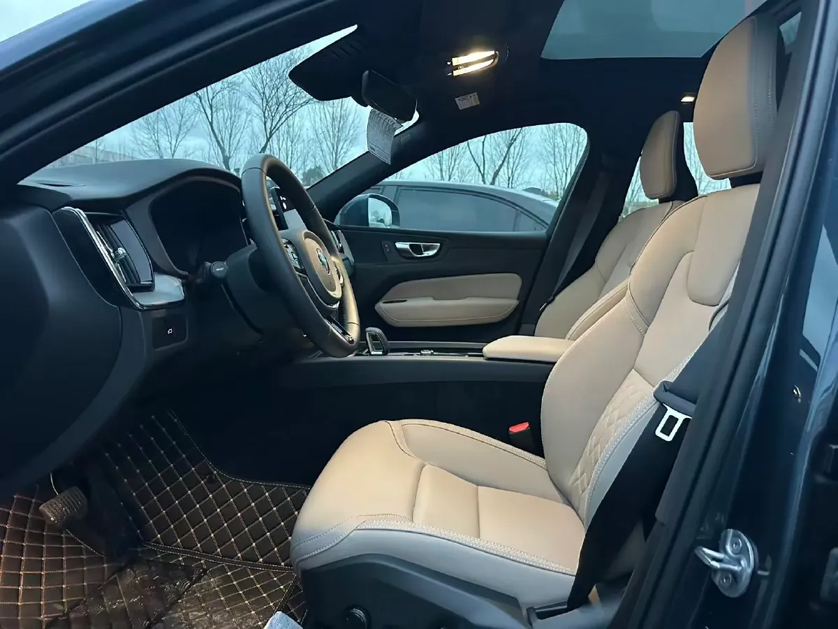 2026 Volvo XC60 2.0T 250HP L4 8AT,autocango,china used car exporter,china ev exporter,chinese used car exporter,chinese used ev exporter