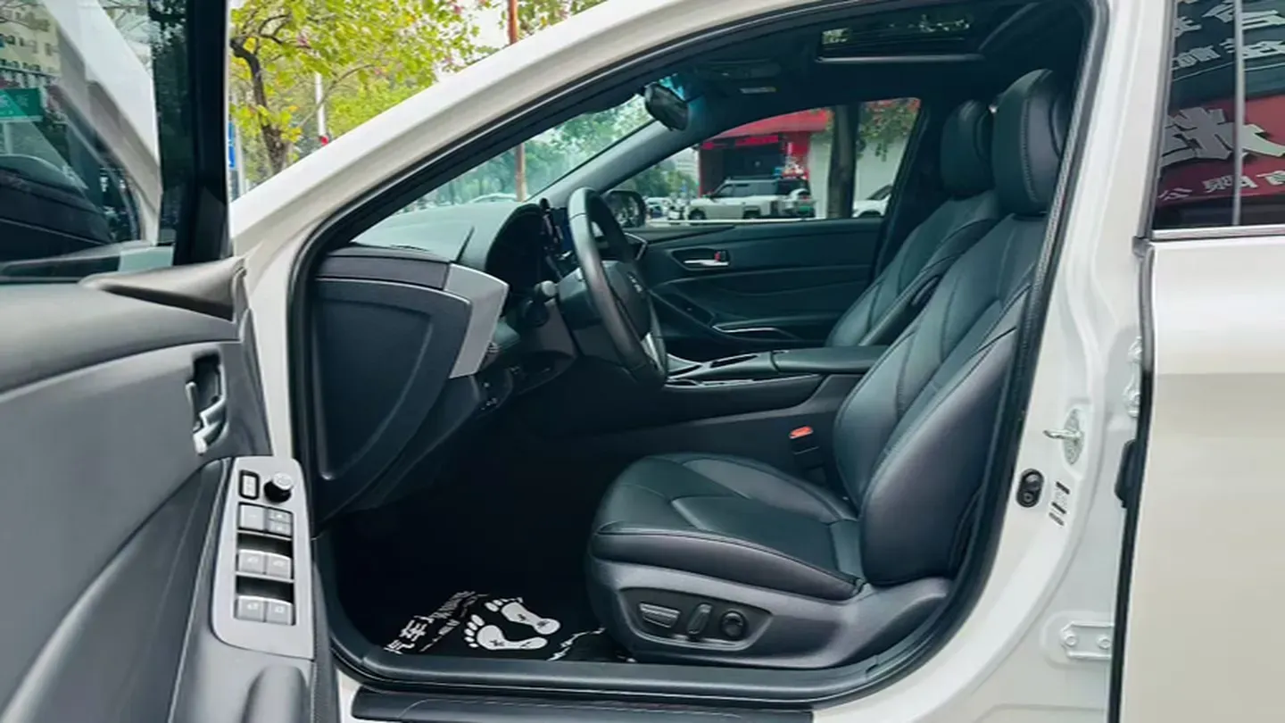 2022 Toyota Avalon 2.0L 178HP L4 CVT,autocango,china used car exporter,china ev exporter,chinese used car exporter,chinese used ev exporter