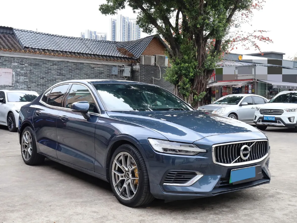 2022 Volvo S60 PHEV 2.0T 303HP L4 8AT PHEV 11.6KWH,autocango,china used car exporter,china ev exporter,chinese used car exporter,chinese used ev exporter
