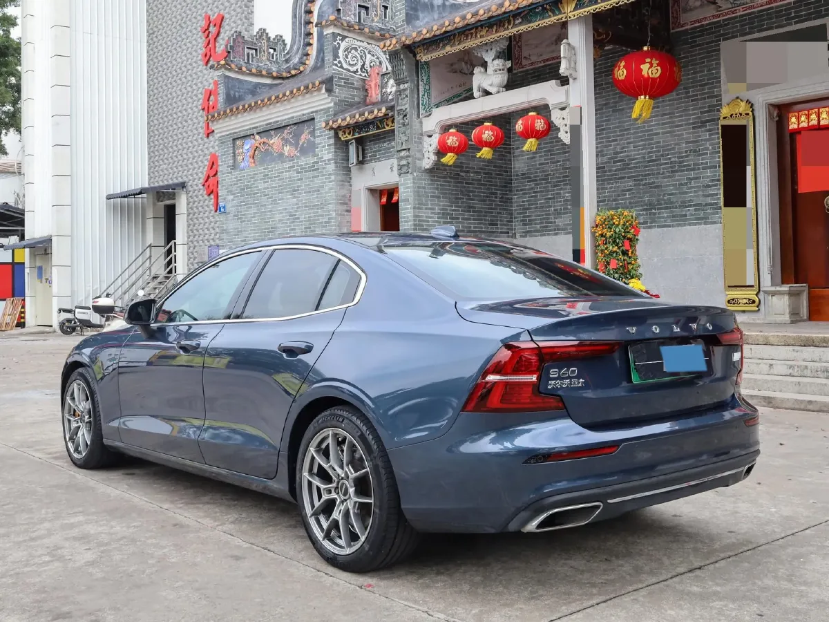 2022 Volvo S60 PHEV 2.0T 303HP L4 8AT PHEV 11.6KWH,autocango,china used car exporter,china ev exporter,chinese used car exporter,chinese used ev exporter