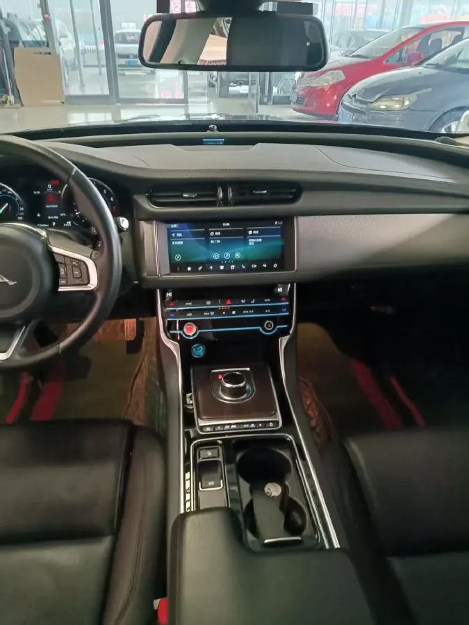 2020 Jaguar XFL 2.0T 200HP L4 8AT,autocango,china used car exporter,china ev exporter,chinese used car exporter,chinese used ev exporter