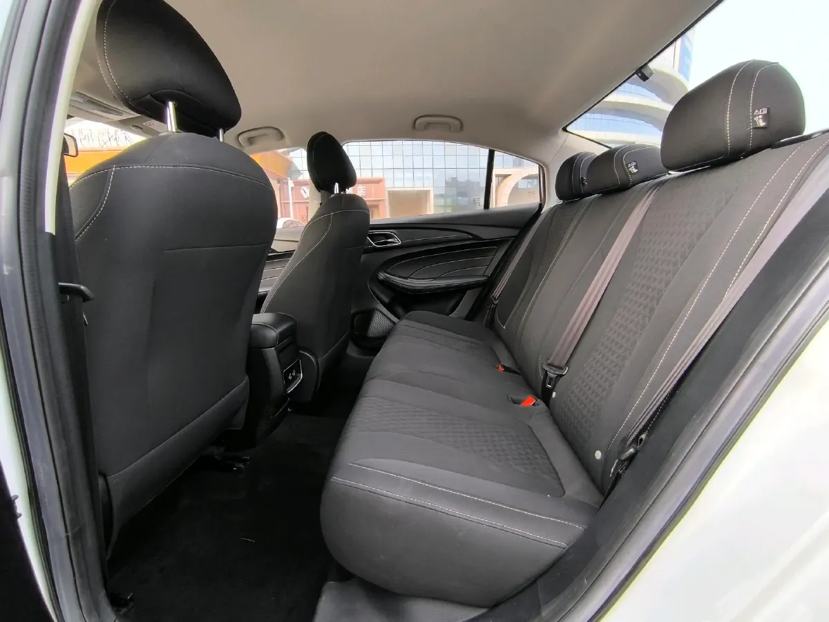 2019 Roewe i5 1.5L 120HP L4 5MT,autocango,china used car exporter,china ev exporter,chinese used car exporter,chinese used ev exporter