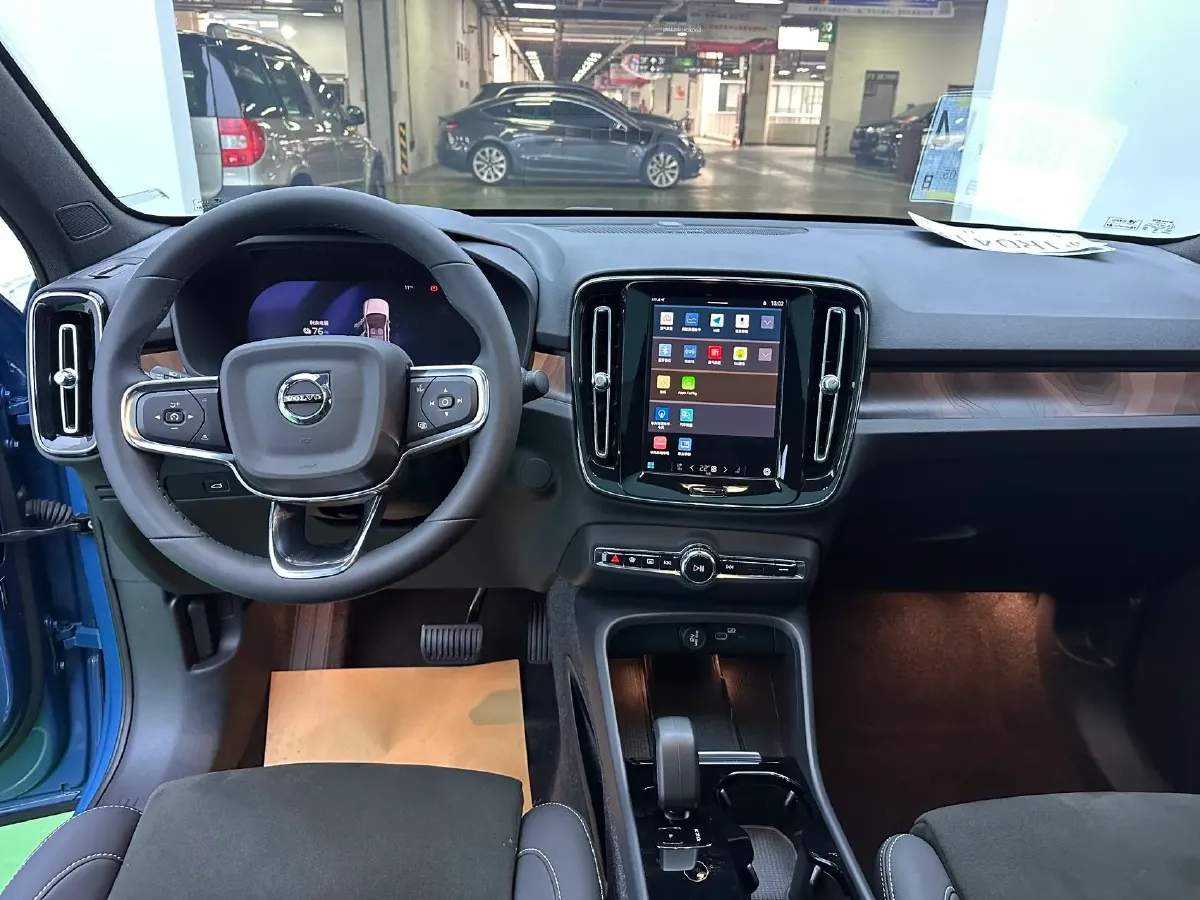 2024 Volvo C40 BEV 73KWH,autocango,china used car exporter,china ev exporter,chinese used car exporter,chinese used ev exporter