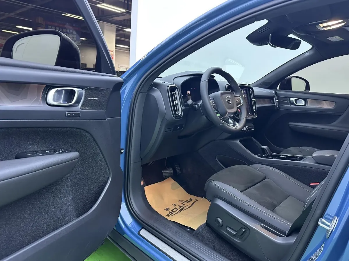 2024 Volvo C40 BEV 73KWH,autocango,china used car exporter,china ev exporter,chinese used car exporter,chinese used ev exporter