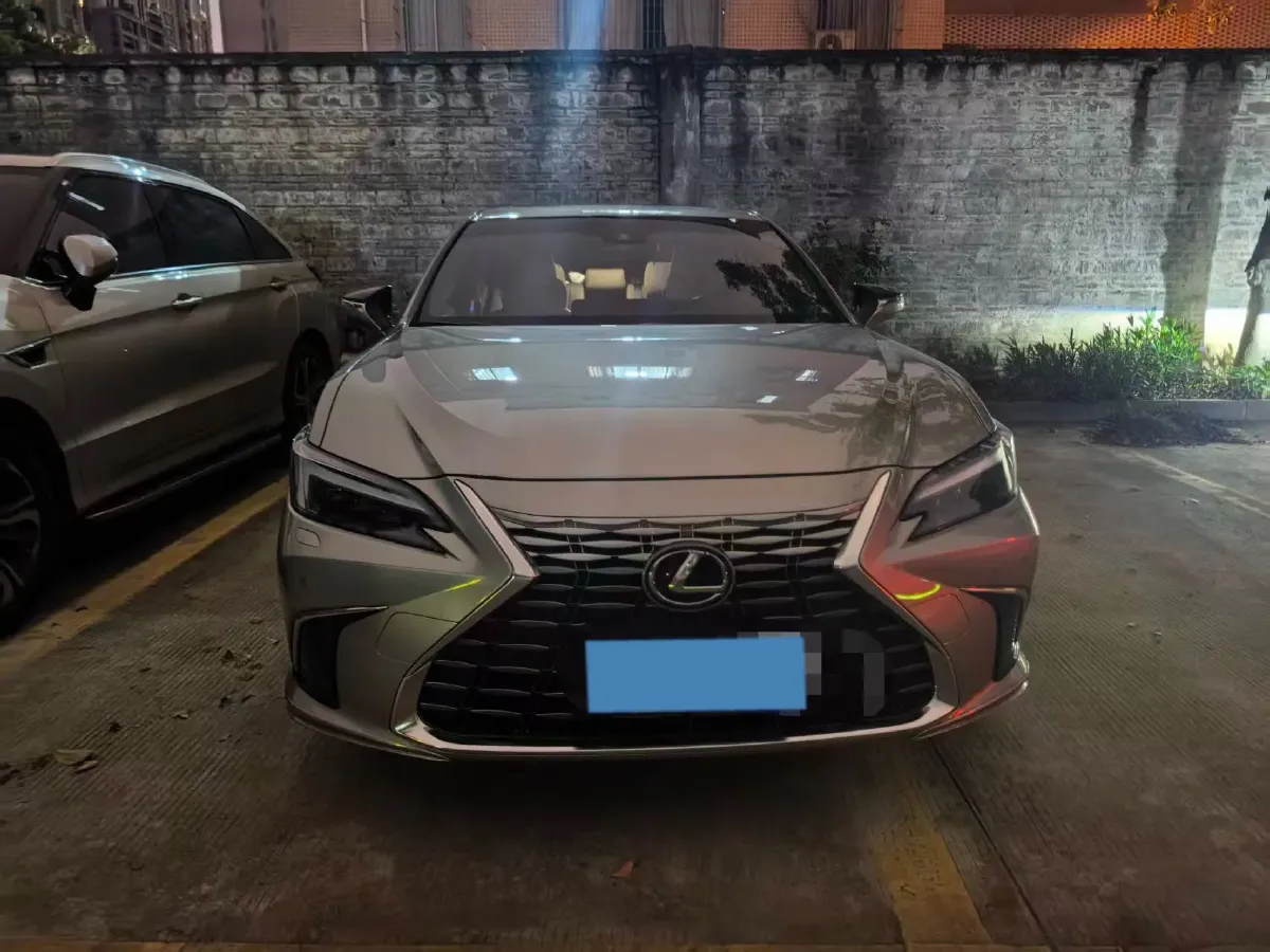 2025 Lexus ES 2.5L 178HP L4 E-CVT Hybrid,autocango,china used car exporter,china ev exporter,chinese used car exporter,chinese used ev exporter