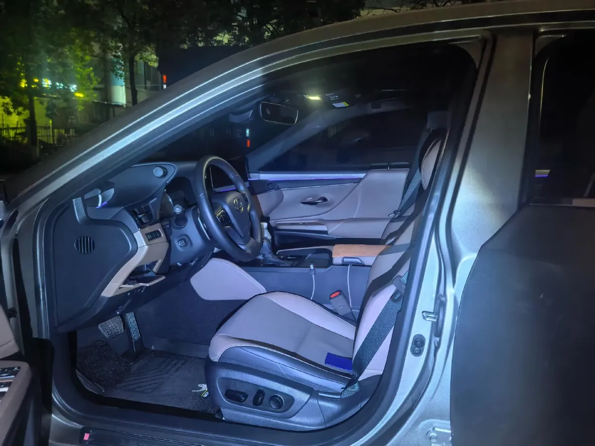 2025 Lexus ES 2.5L 178HP L4 E-CVT Hybrid,autocango,china used car exporter,china ev exporter,chinese used car exporter,chinese used ev exporter