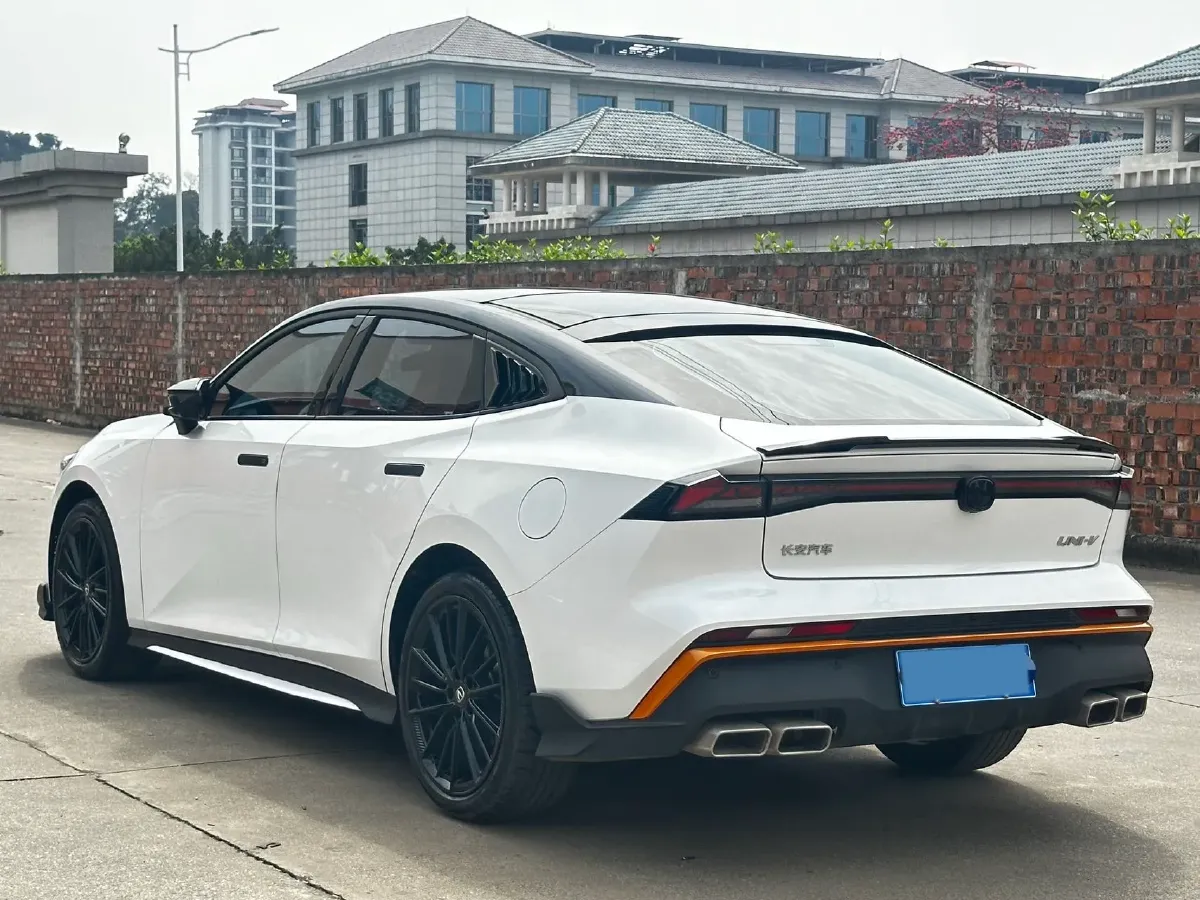 2024 ChangAn UNI-V 1.5T 188HP L4 7DCT,autocango,china used car exporter,china ev exporter,chinese used car exporter,chinese used ev exporter