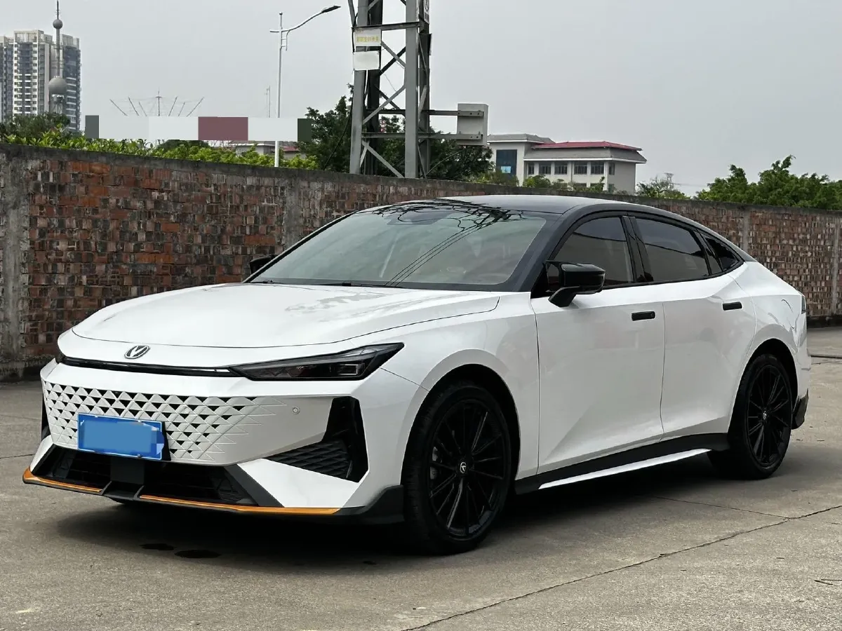 2024 ChangAn UNI-V 1.5T 188HP L4 7DCT,autocango,china used car exporter,china ev exporter,chinese used car exporter,chinese used ev exporter