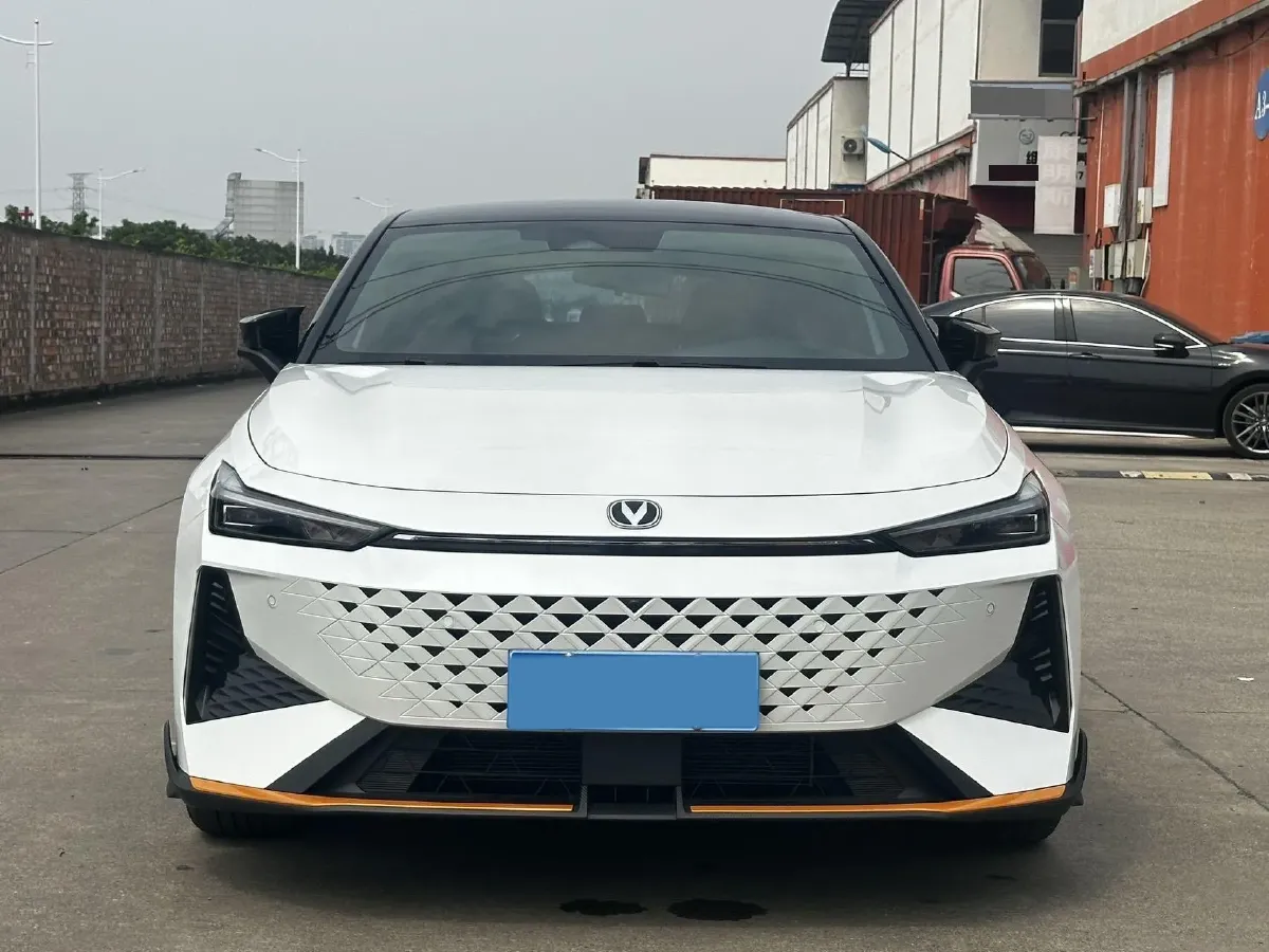 2024 ChangAn UNI-V 1.5T 188HP L4 7DCT,autocango,china used car exporter,china ev exporter,chinese used car exporter,chinese used ev exporter