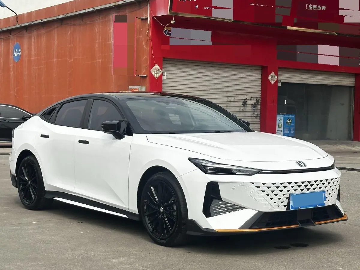 2024 ChangAn UNI-V 1.5T 188HP L4 7DCT,autocango,china used car exporter,china ev exporter,chinese used car exporter,chinese used ev exporter