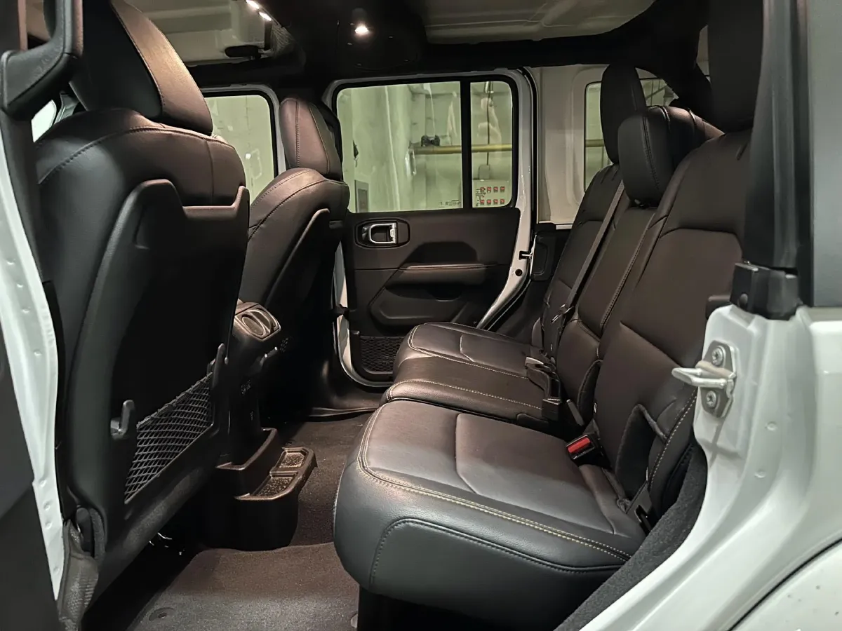 2024 Jeep Wrangler 2.0T 266HP L4 8AT,autocango,china used car exporter,china ev exporter,chinese used car exporter,chinese used ev exporter