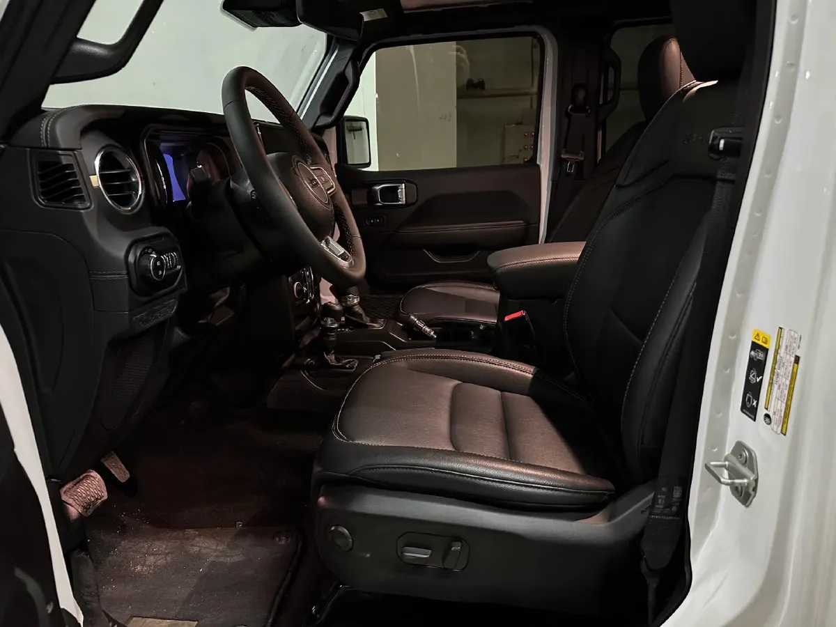 2024 Jeep Wrangler 2.0T 266HP L4 8AT,autocango,china used car exporter,china ev exporter,chinese used car exporter,chinese used ev exporter