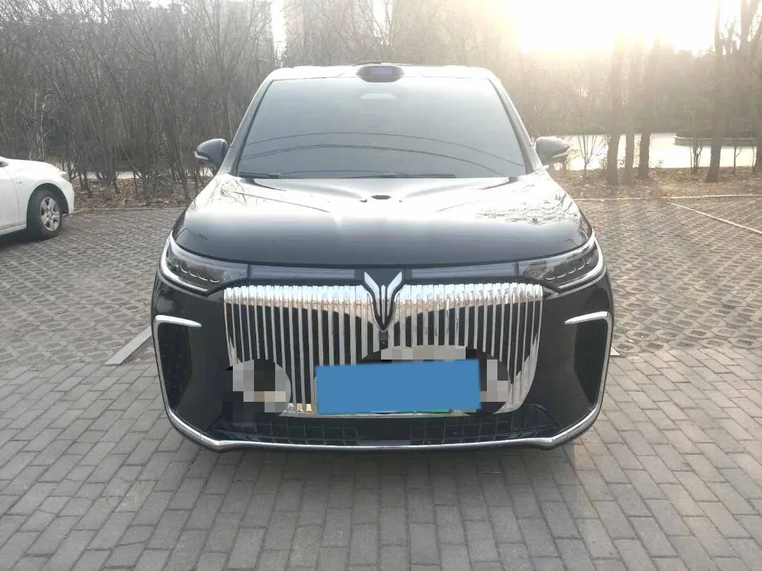 2025 Voyah Dream 1.5T 150HP L4 PHEV 41.7KWH,autocango,china used car exporter,china ev exporter,chinese used car exporter,chinese used ev exporter