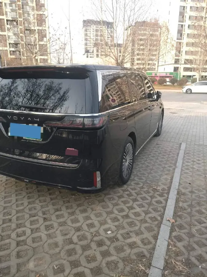 2025 Voyah Dream 1.5T 150HP L4 PHEV 41.7KWH,autocango,china used car exporter,china ev exporter,chinese used car exporter,chinese used ev exporter