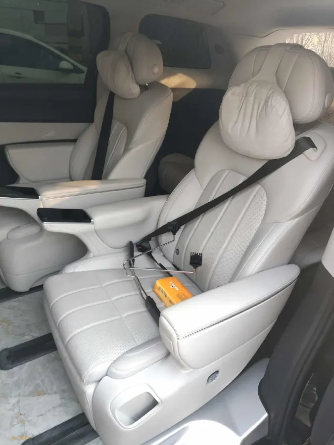 2025 Voyah Dream 1.5T 150HP L4 PHEV 41.7KWH,autocango,china used car exporter,china ev exporter,chinese used car exporter,chinese used ev exporter