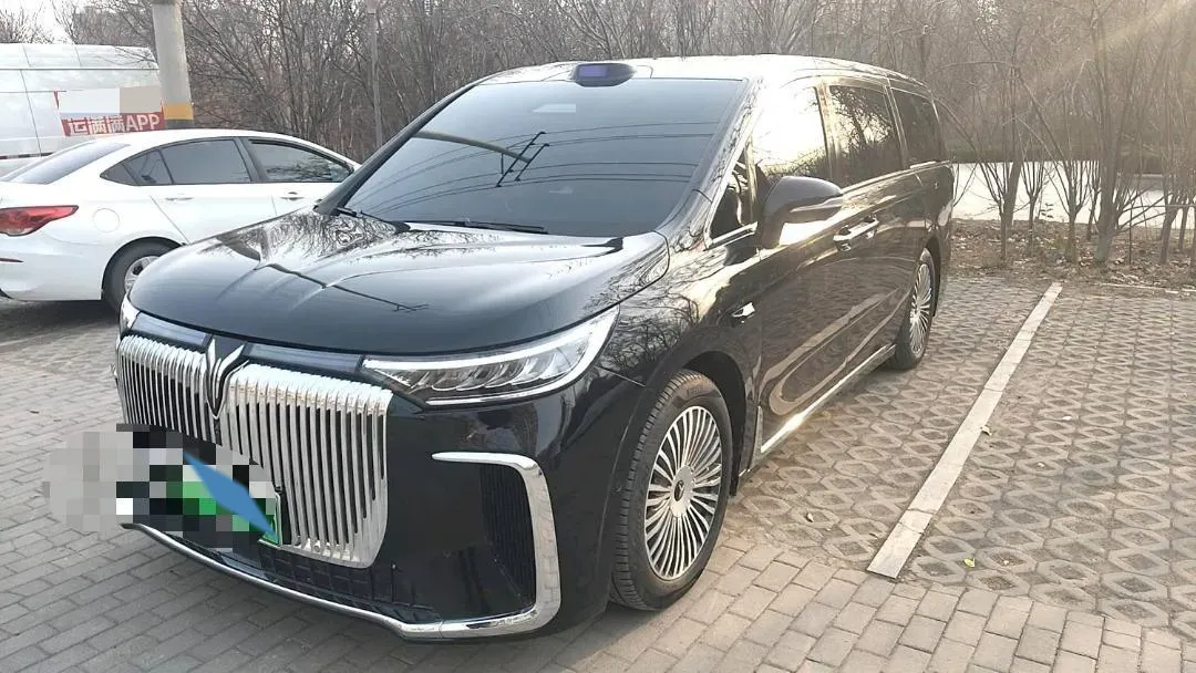2025 Voyah Dream 1.5T 150HP L4 PHEV 41.7KWH,autocango,china used car exporter,china ev exporter,chinese used car exporter,chinese used ev exporter