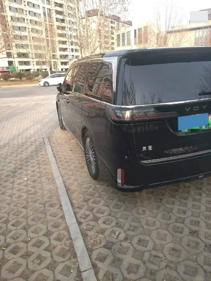 2025 Voyah Dream 1.5T 150HP L4 PHEV 41.7KWH,autocango,china used car exporter,china ev exporter,chinese used car exporter,chinese used ev exporter