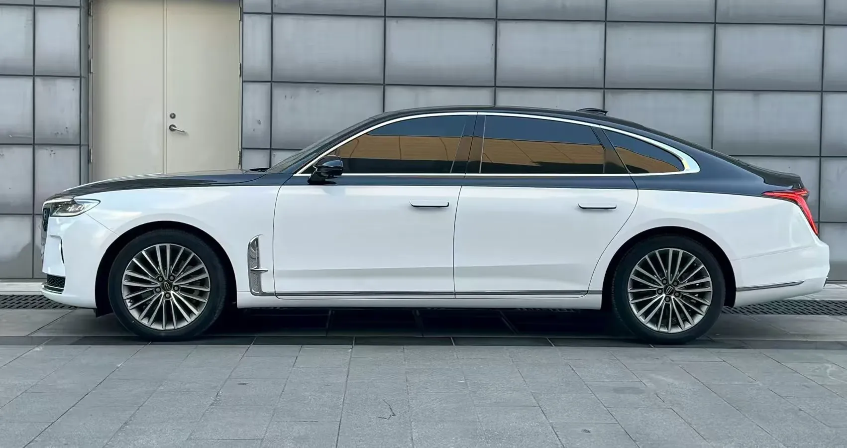 2020 HongQi H9 2.0T 252HP L4 7DCT,autocango,china used car exporter,china ev exporter,chinese used car exporter,chinese used ev exporter